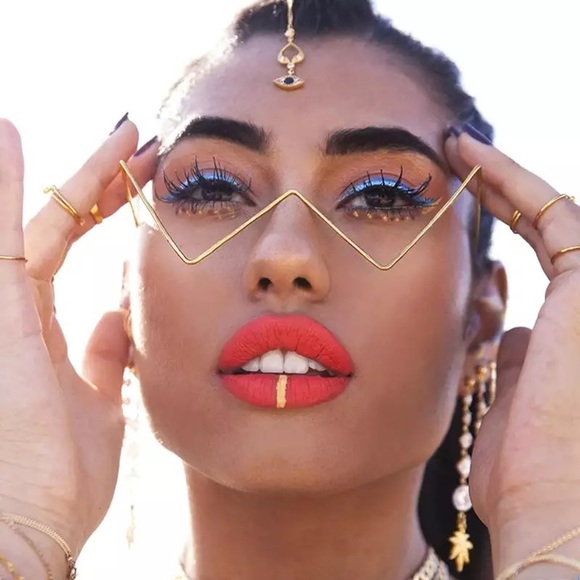 Avant Garde Triangular Gold Frame Lensless Glasses - Picture 3 of 16